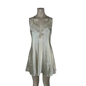 VICTORIA'S SECRET - WOMEN'S LARGE - CREAM SPAGHETTI STRAP V NECK NIGHT GOWN Y2K